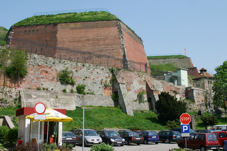 n_13.26.06.jpg